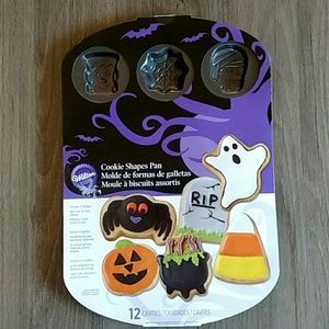 Wilton Halloween 12 Cookie Shapes Non Stick Pan